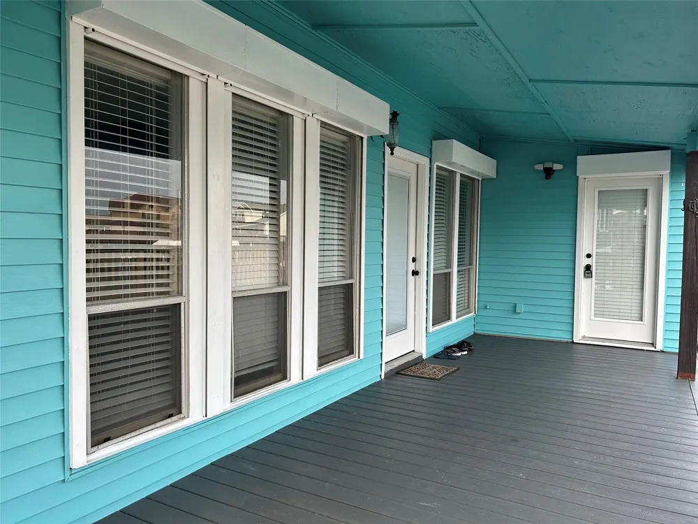 306 Isles End Road Tiki Island, TX 77554