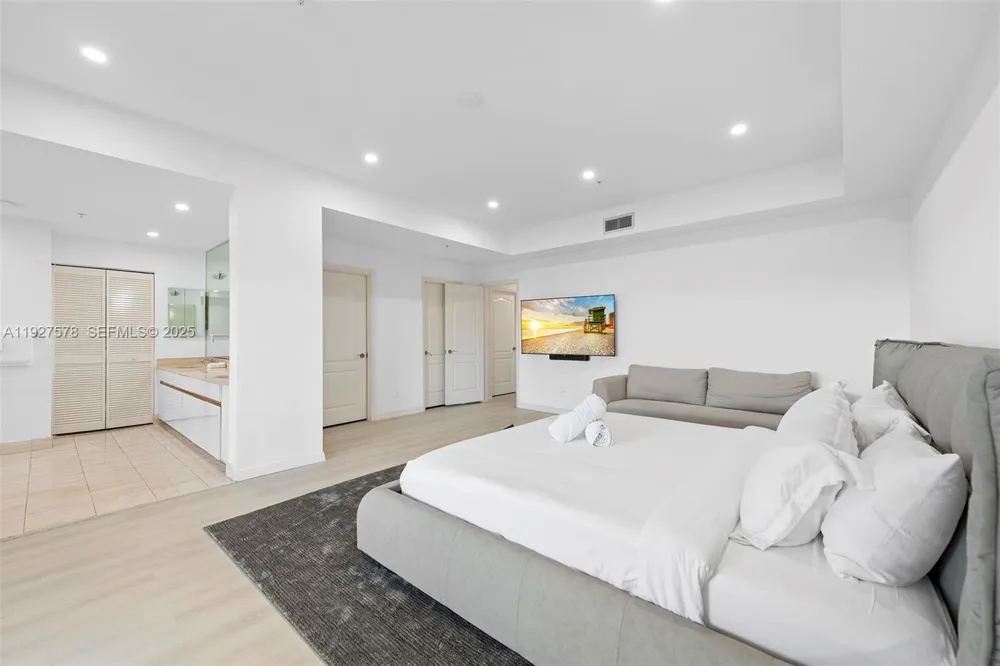 1415 Sunset Harbour Dr #204