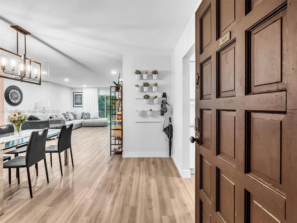 6061 Falls Cir Dr #407