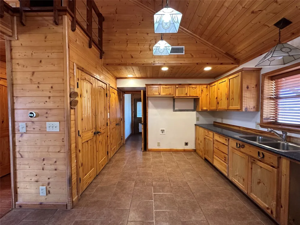349 Lake Point Comanche, TX 76442