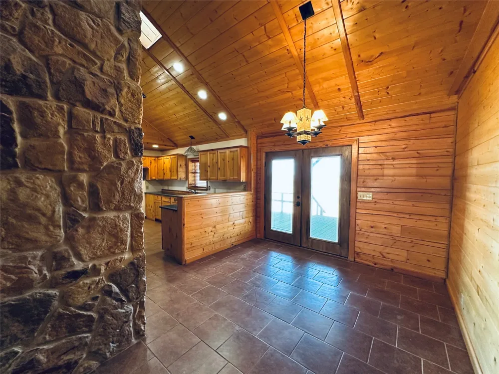 349 Lake Point Comanche, TX 76442