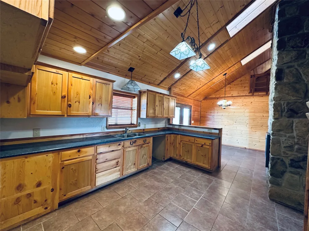 349 Lake Point Comanche, TX 76442
