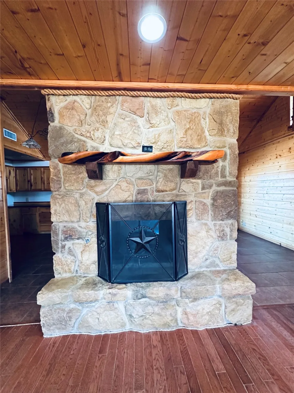 349 Lake Point Comanche, TX 76442