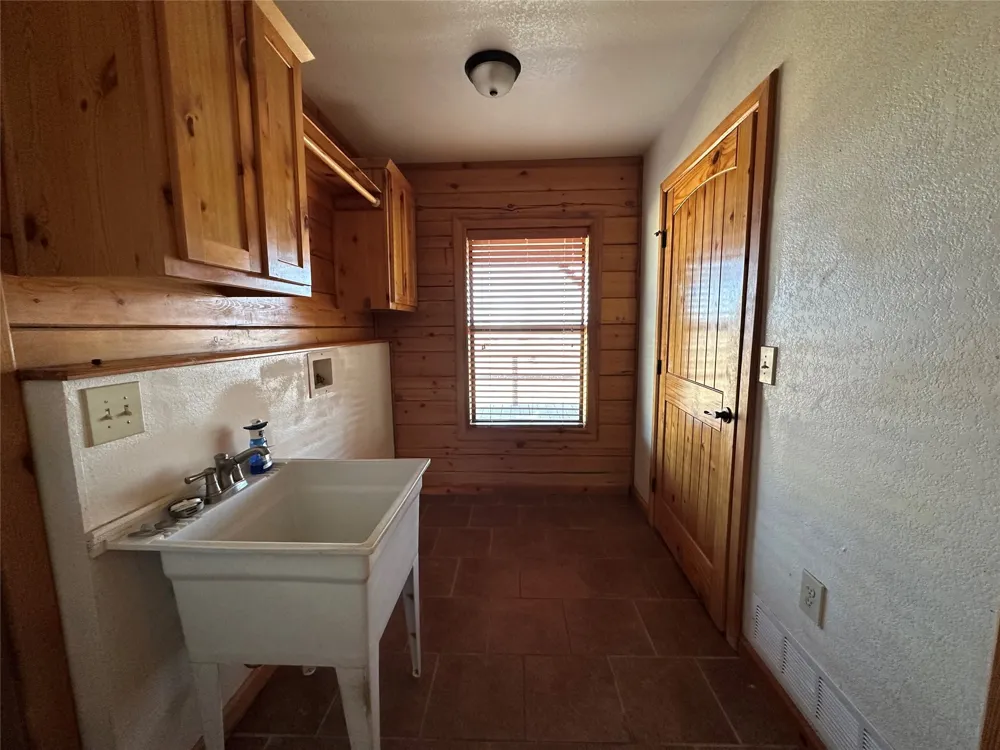 349 Lake Point Comanche, TX 76442