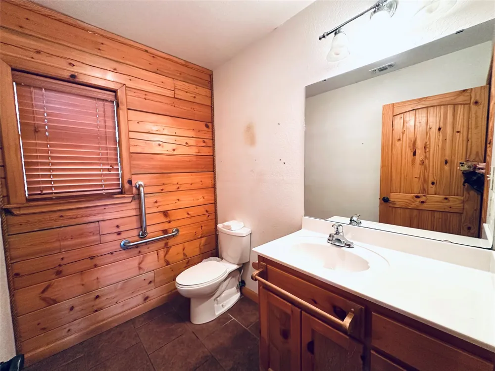 349 Lake Point Comanche, TX 76442