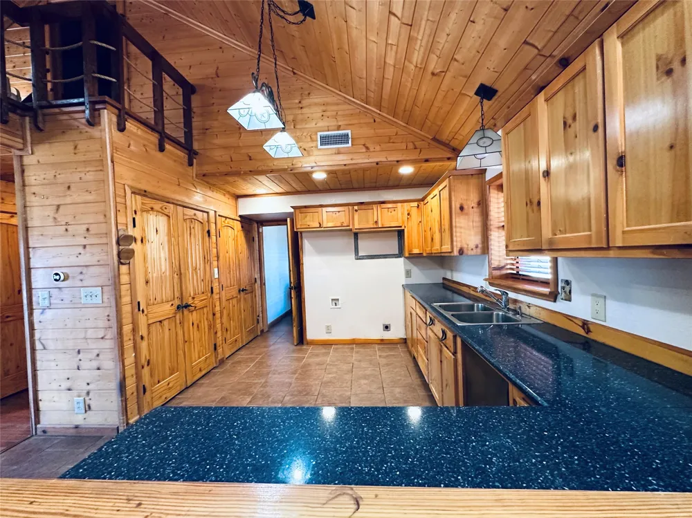 349 Lake Point Comanche, TX 76442