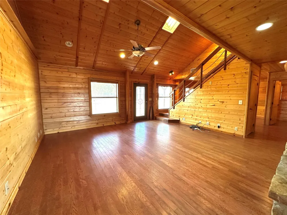349 Lake Point Comanche, TX 76442