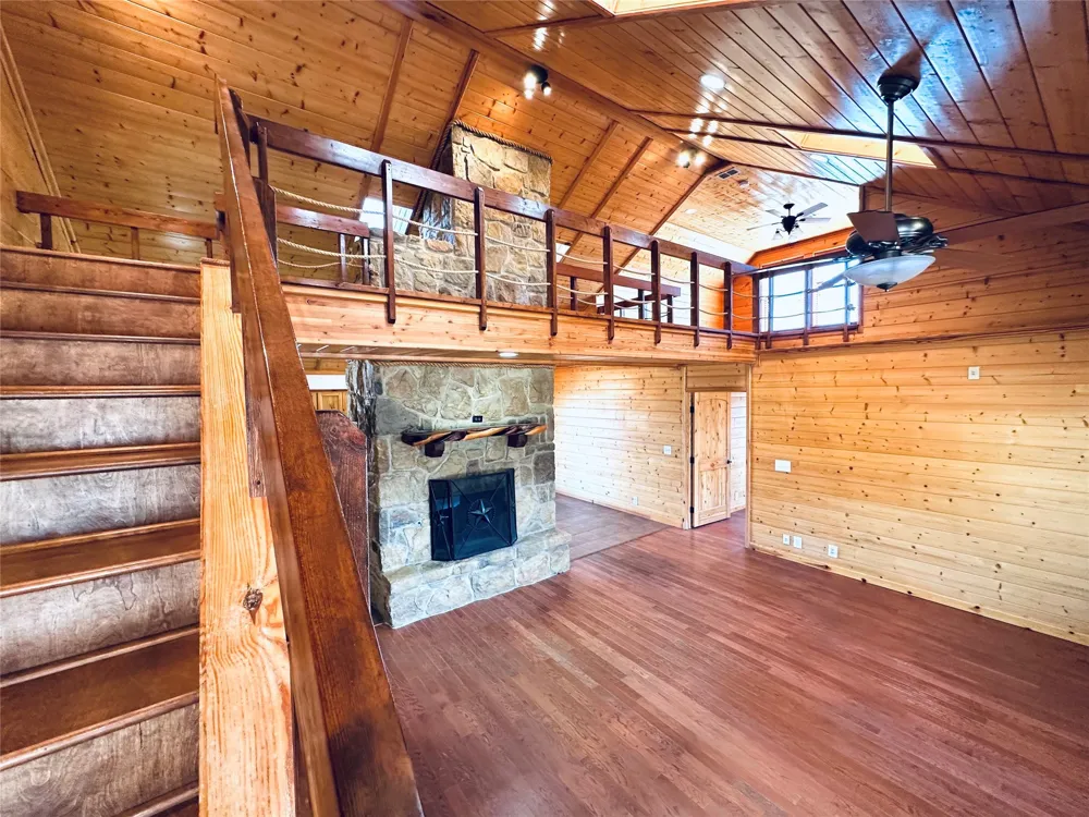 349 Lake Point Comanche, TX 76442
