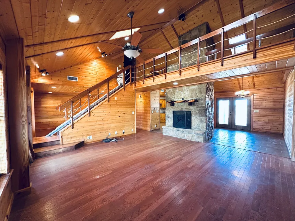 349 Lake Point Comanche, TX 76442