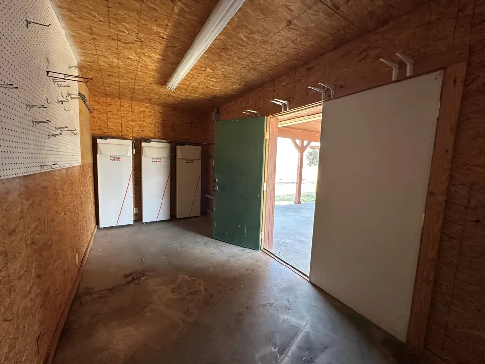 349 Lake Point Comanche, TX 76442
