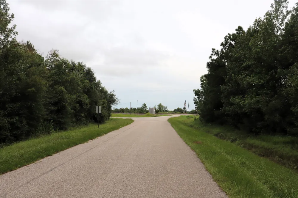 127 County Road 190 Liberty, TX 77575