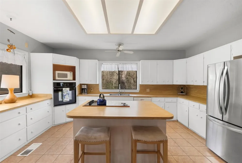 1139 Private Road 7009 Road Lexington, TX 78947