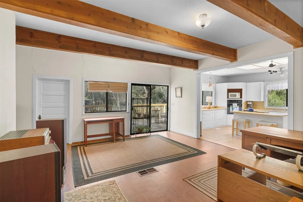 1139 Private Road 7009 Road Lexington, TX 78947