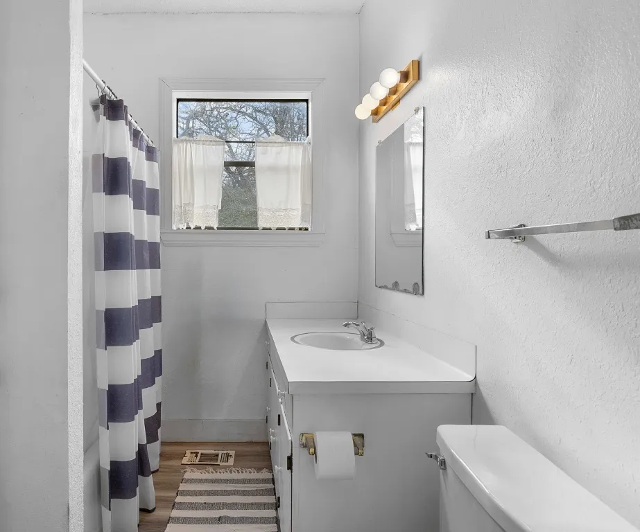 1139 Private Road 7009 Road Lexington, TX 78947