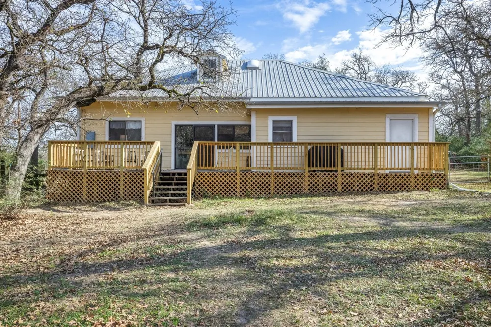 1139 Private Road 7009 Road Lexington, TX 78947