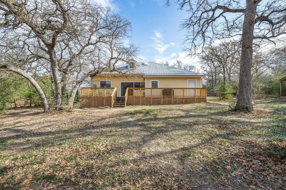 1139 Private Road 7009 Road Lexington, TX 78947