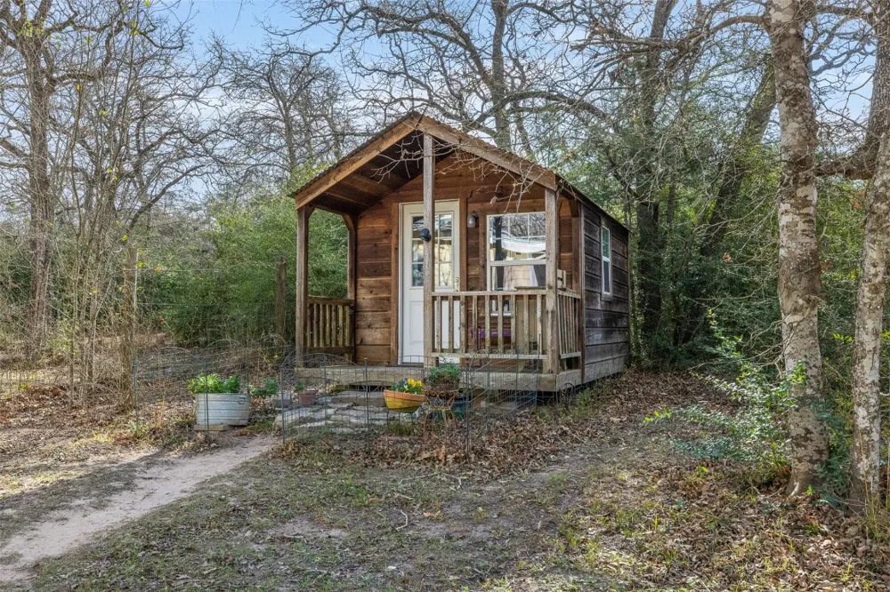 1139 Private Road 7009 Road Lexington, TX 78947