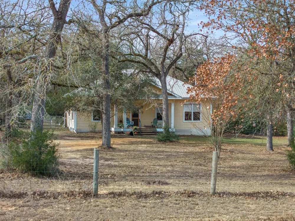 1139 Private Road 7009 Road Lexington, TX 78947
