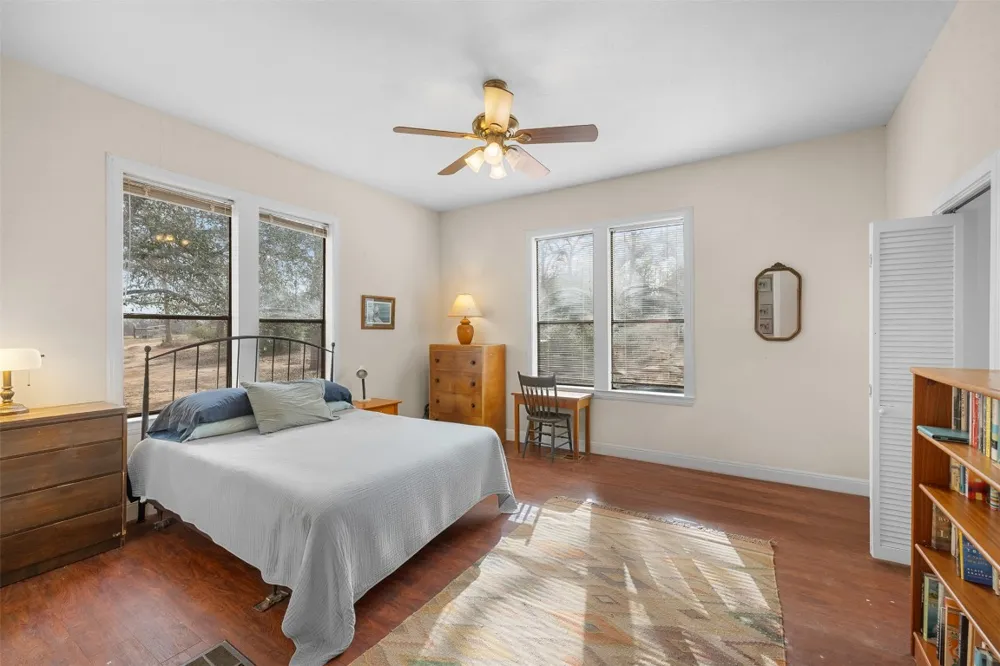1139 Private Road 7009 Road Lexington, TX 78947