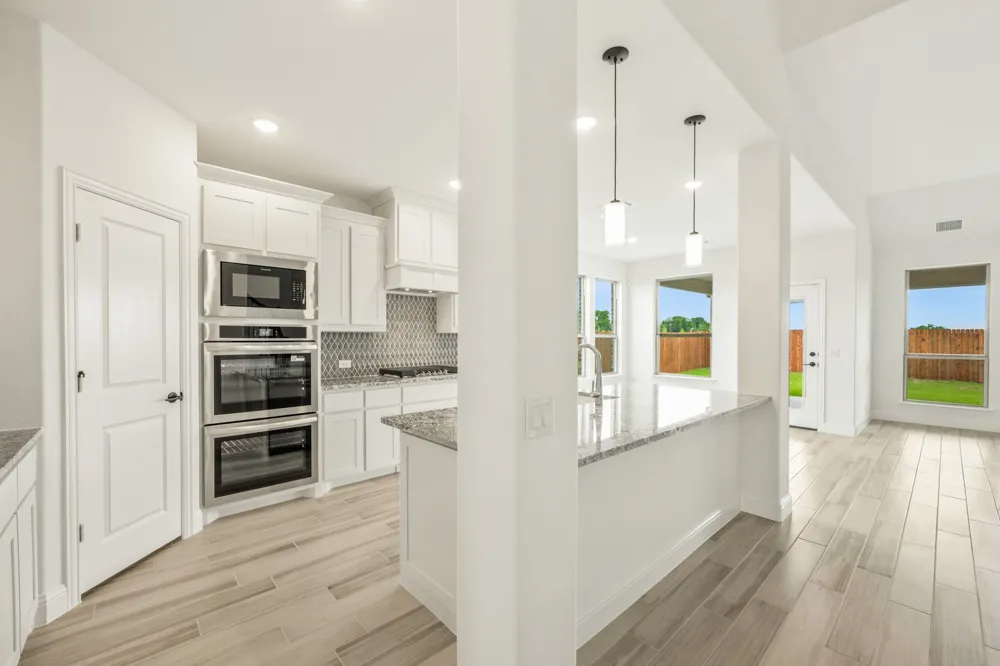 925 Cannes Drive Red Oak, TX 75154