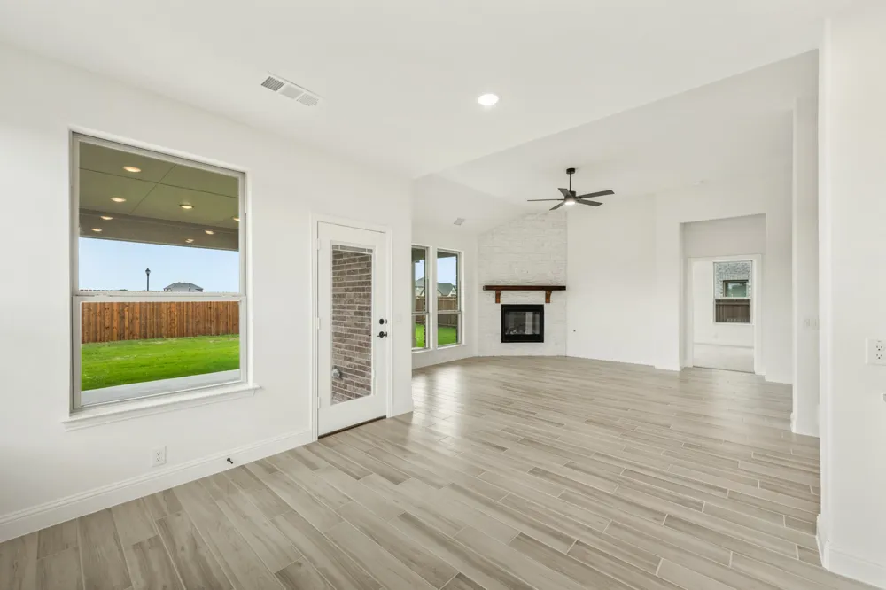 925 Cannes Drive Red Oak, TX 75154