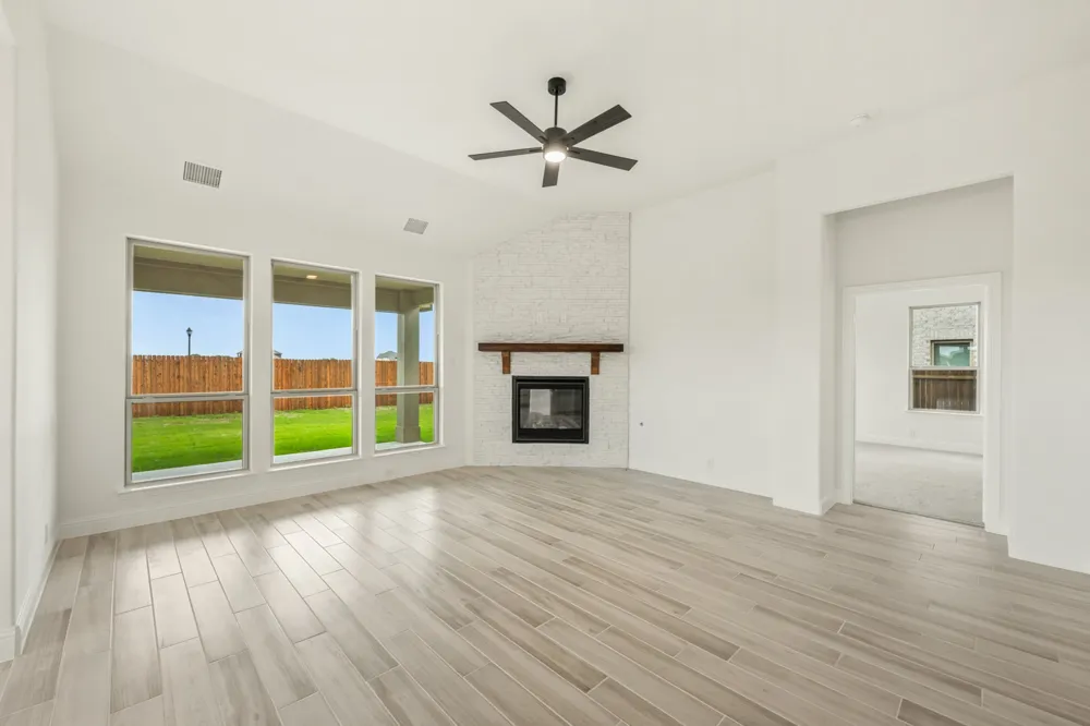 925 Cannes Drive Red Oak, TX 75154