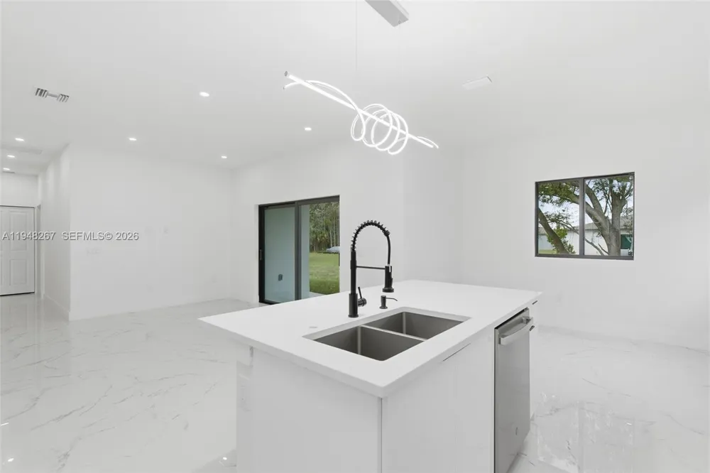 161 Blackstone Dr. Fort Myers, FL 33913