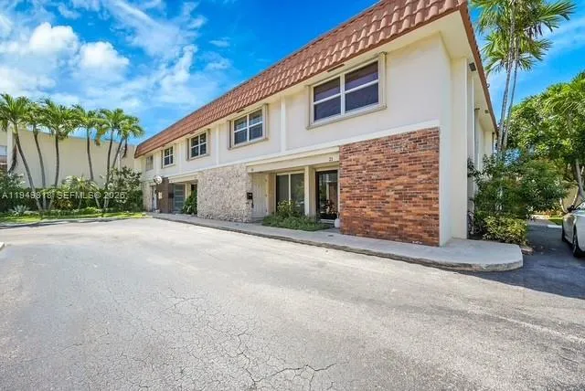 5555 Ocean Blvd #20 Lauderdale By The Sea, FL 33308