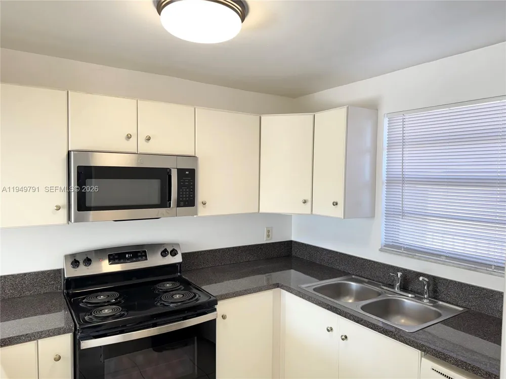 9400 Live Oak Pl #406