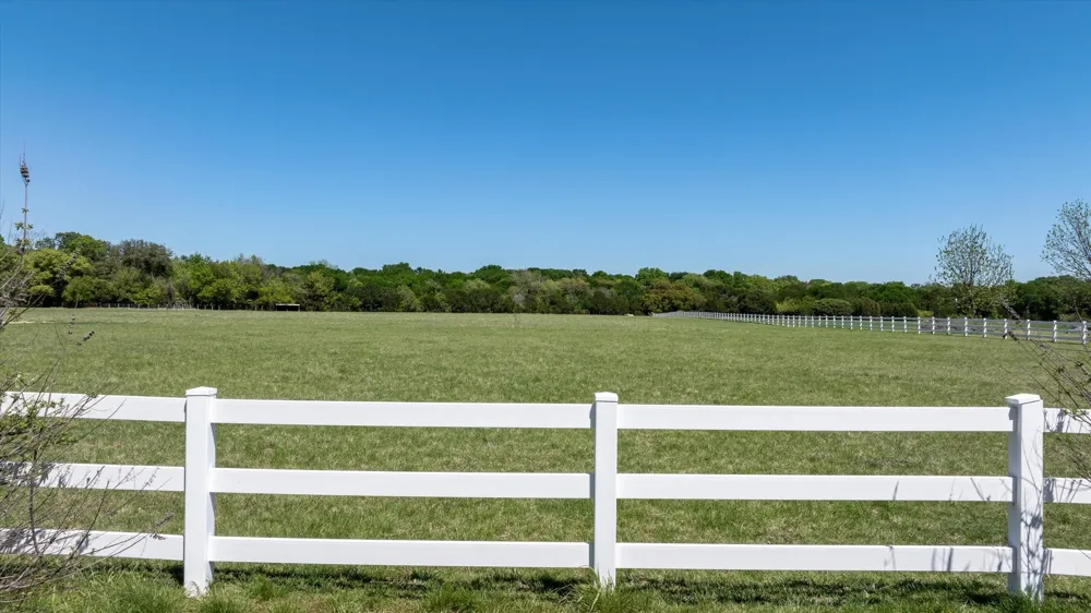 W Hidden Meadow Court Cresson, TX 76035