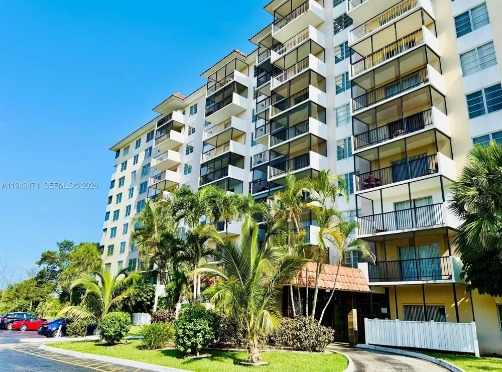 4164 Inverrary Dr #913