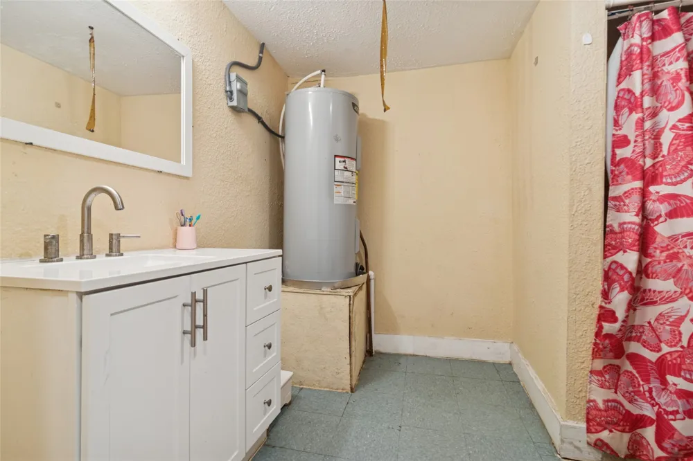 805 E 11th Street Kemp, TX 75143