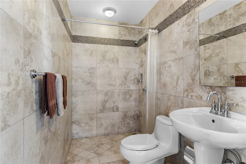 1858 MCLEARY San Juan, PR 00911