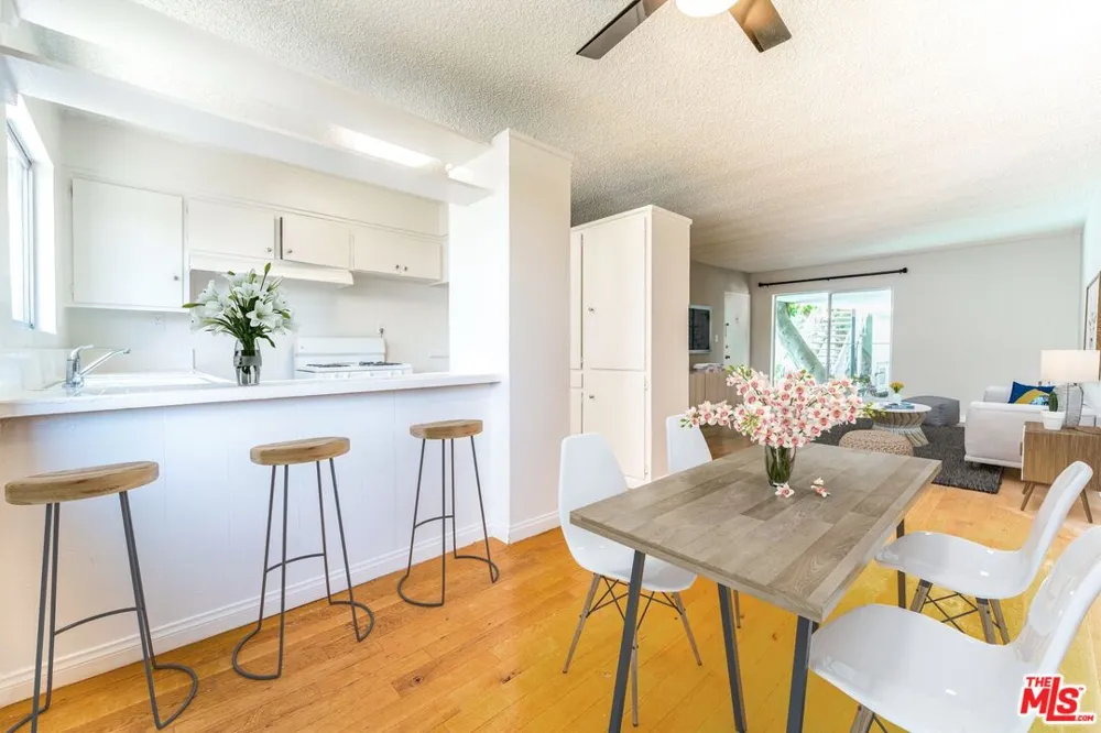 941 San Vicente Boulevard