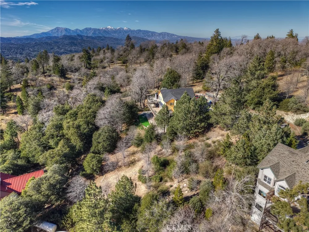 Black Oaks Court Lake Arrowhead, CA 92352