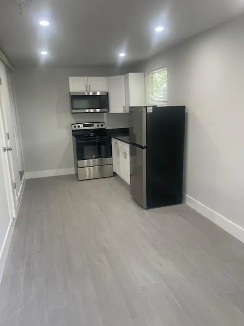 12322 NE 6th Avenue #3