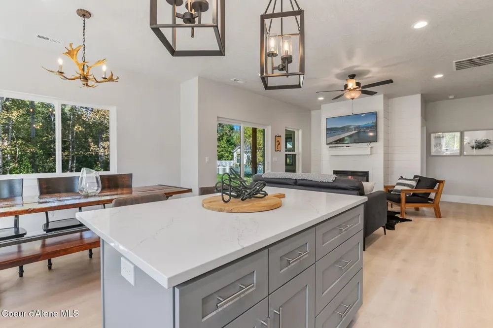 52 Peggy's Court Dover, ID 83825