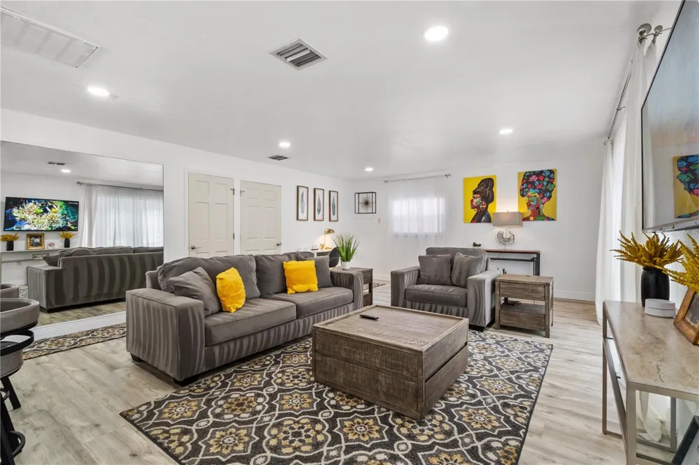 335 DEBARY AVENUE Debary, FL 32713