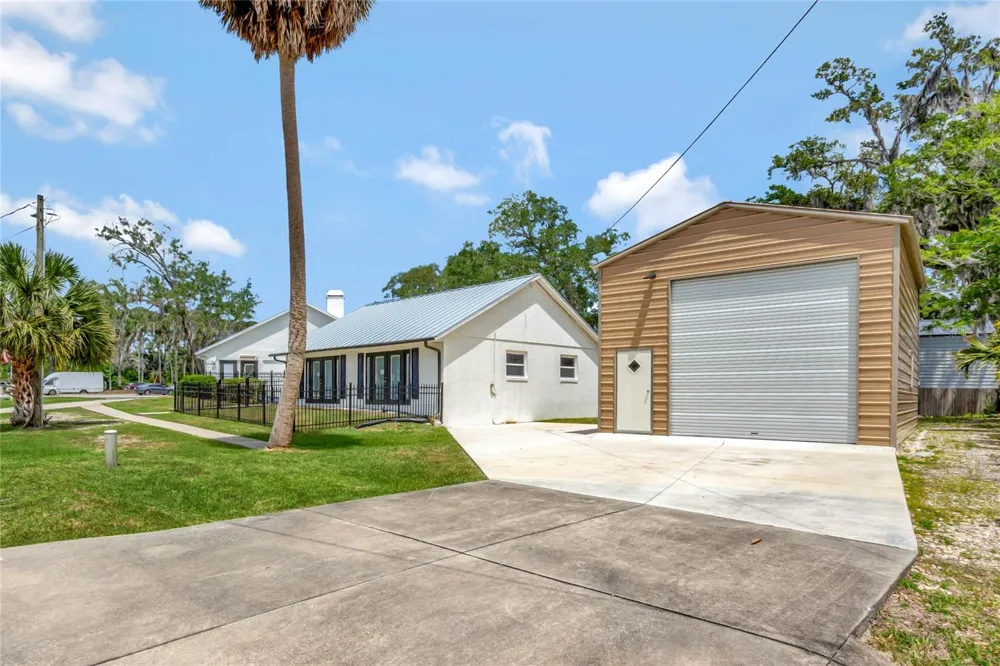 335 DEBARY AVENUE Debary, FL 32713