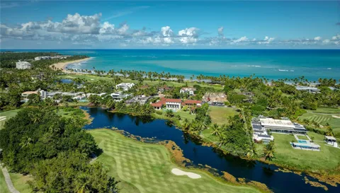 7000 BAHIA BEACH BOULEVARD #19 Las Estancias