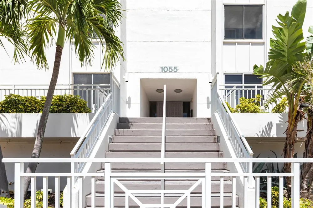 1055 W PEPPERTREE DRIVE #106AA