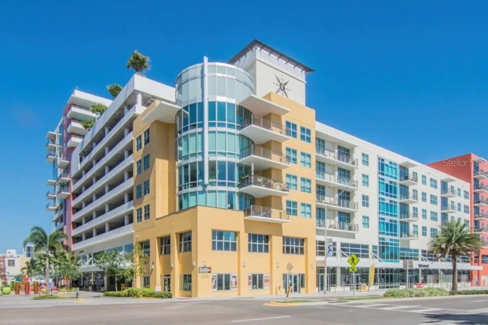 1120 E KENNEDY BOULEVARD #611
