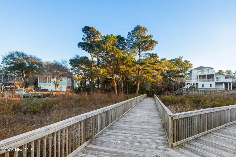 9806 Clarendon Drive Emerald Isle, NC 28594