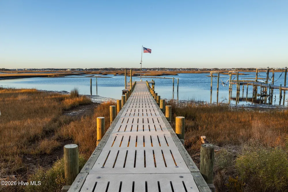 9806 Clarendon Drive Emerald Isle, NC 28594