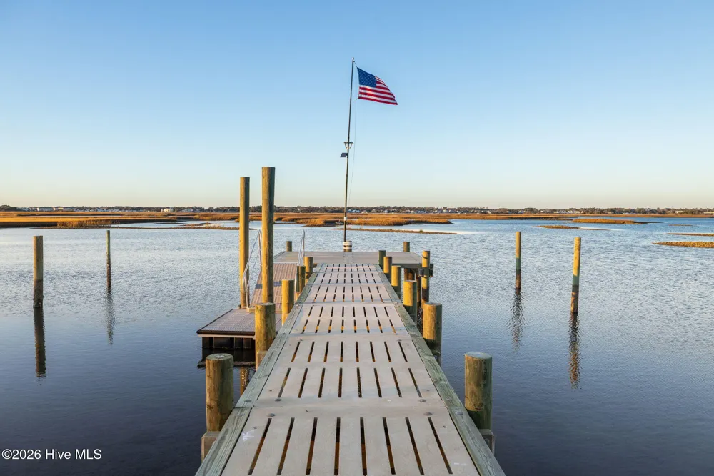9806 Clarendon Drive Emerald Isle, NC 28594