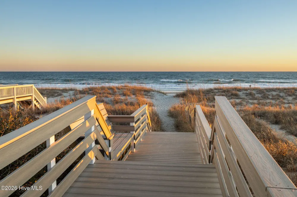 9806 Clarendon Drive Emerald Isle, NC 28594
