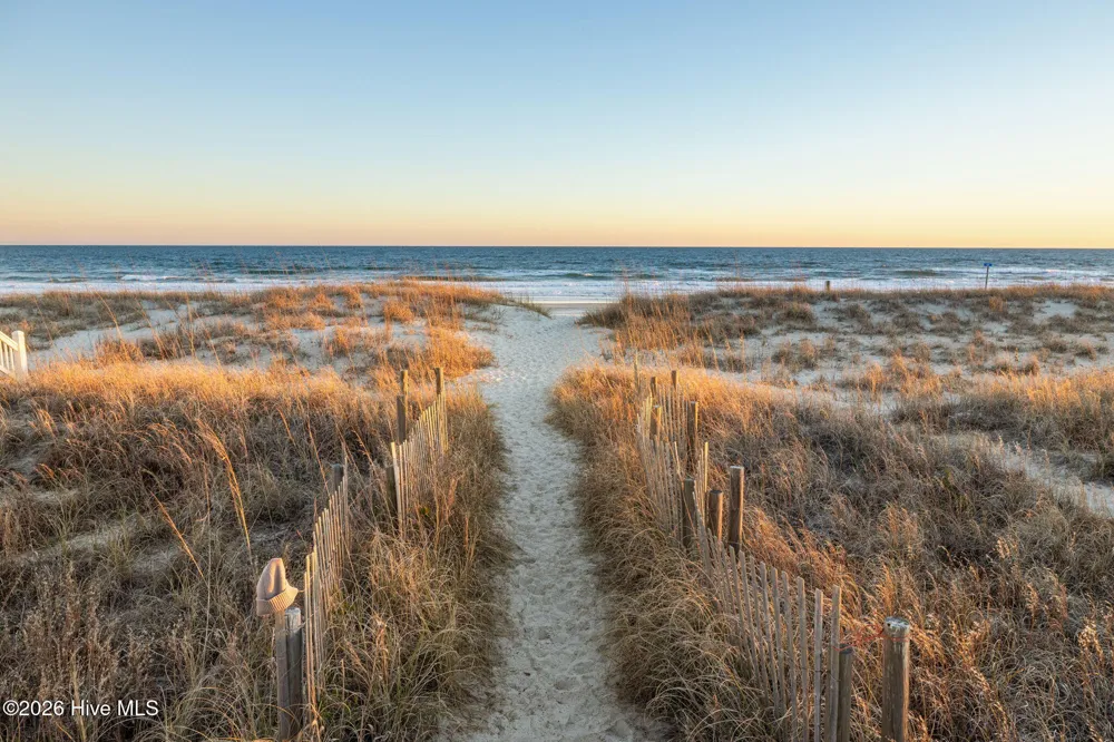 9806 Clarendon Drive Emerald Isle, NC 28594