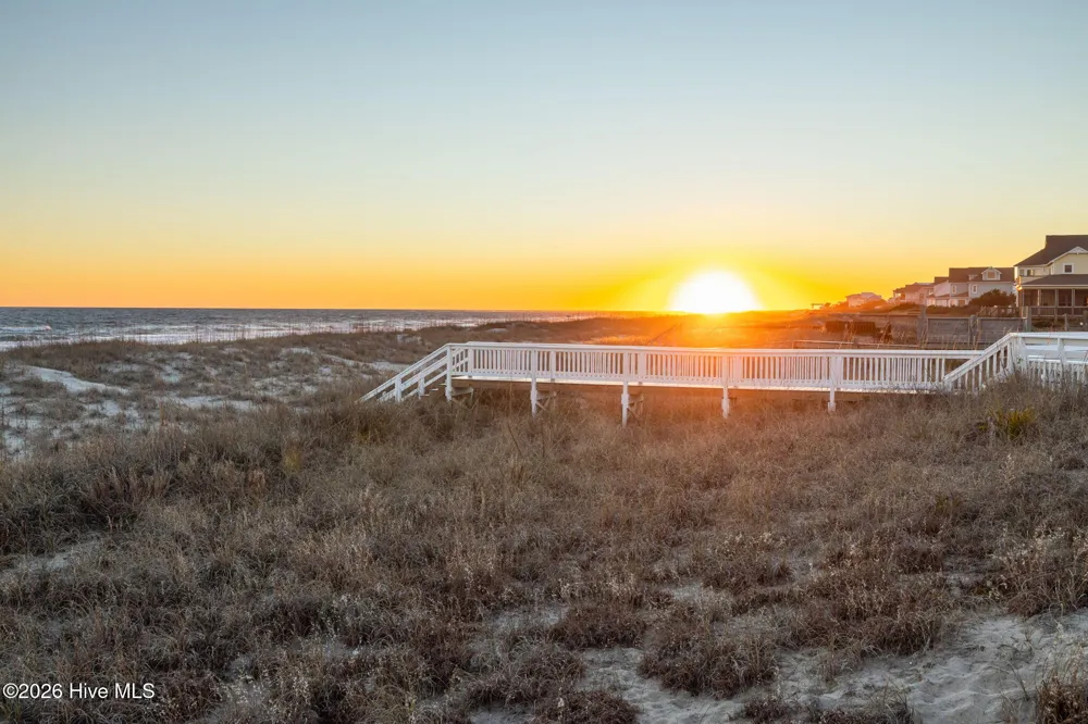 9806 Clarendon Drive Emerald Isle, NC 28594