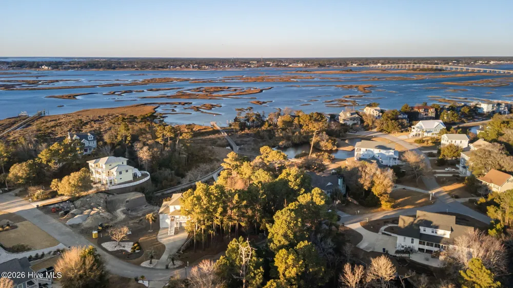 9806 Clarendon Drive Emerald Isle, NC 28594