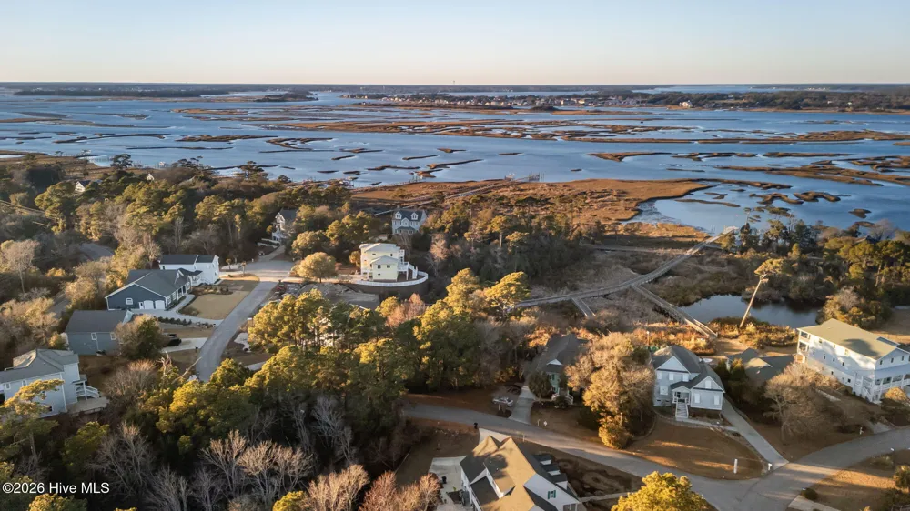 9806 Clarendon Drive Emerald Isle, NC 28594